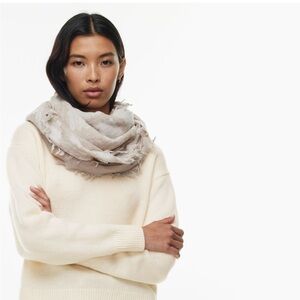 Aritzia Wilfred
Diamond Mosaic Triangle Scarf